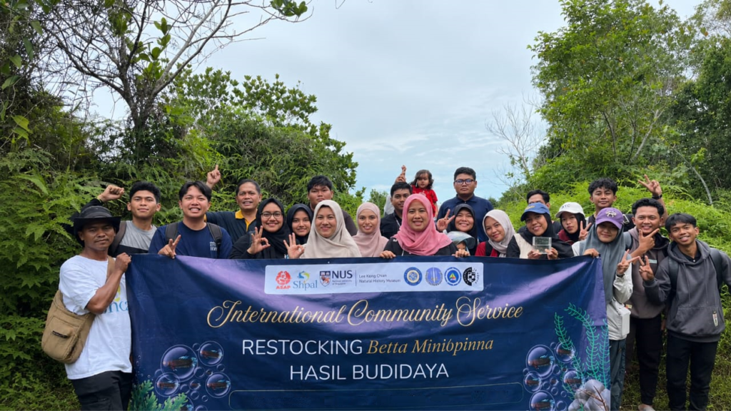 Civitas akademika UMRAH berfoto bersama di Senggiling